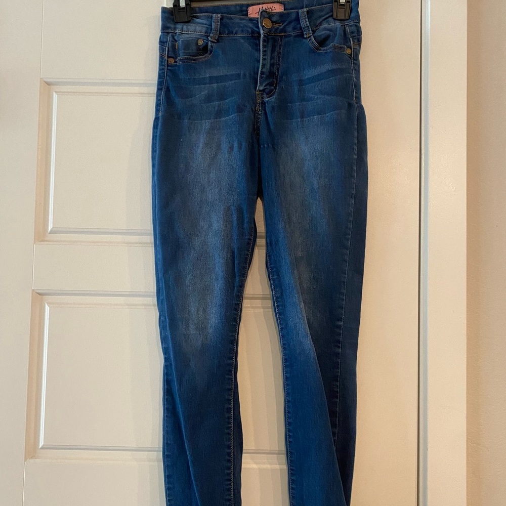 Super stretchy skinny jeans, high-waisted and very flattering!